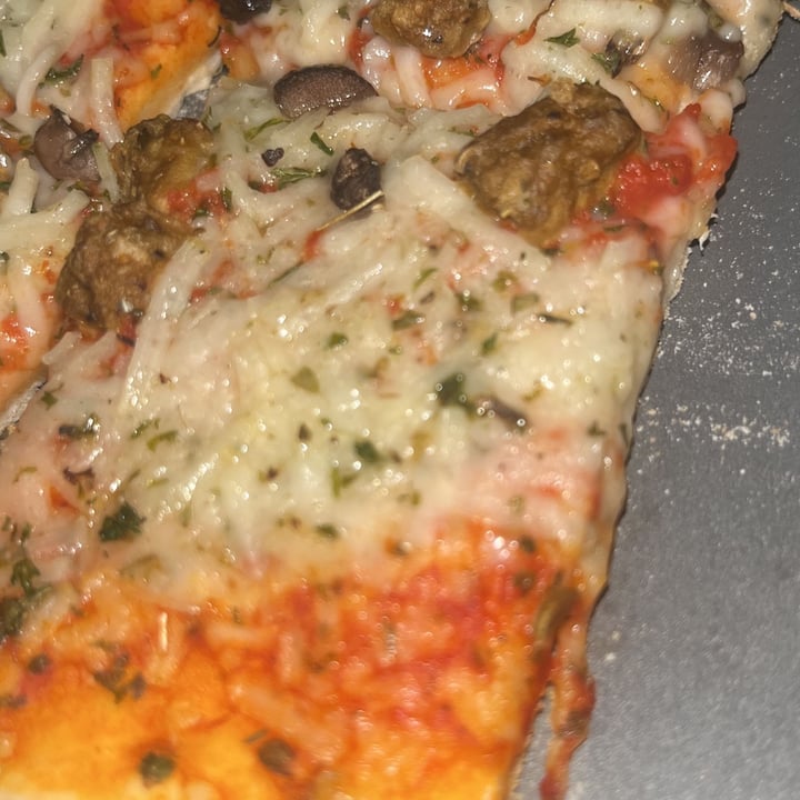 photo of Vegan Deli and Butcher Mushroom and Sausage Pizza shared by @vegancheese on  08 Feb 2024 - review