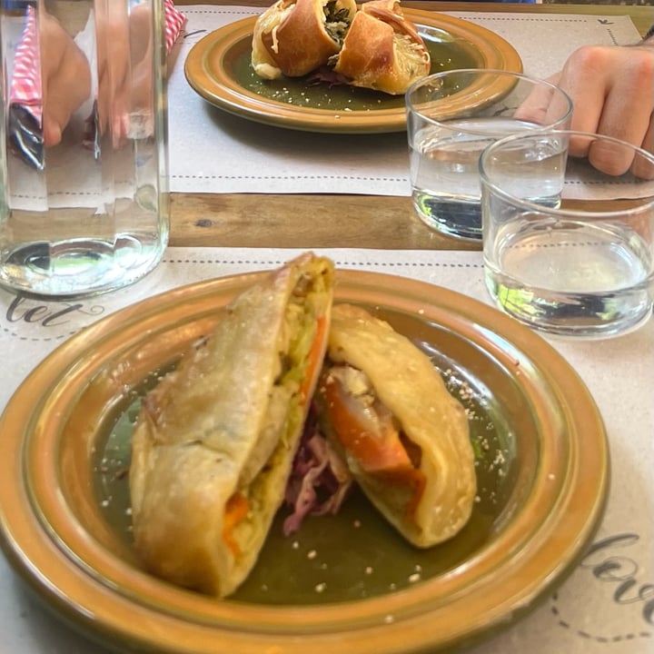 photo of VegAmore Panzerotto ripieno di verdure shared by @alecav on  17 Jun 2025 - review