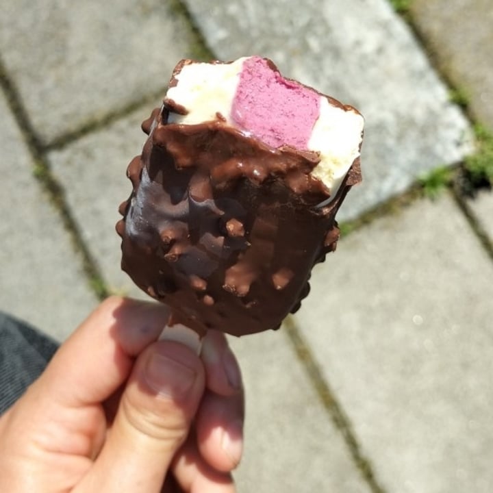photo of Magnum Chill Blueberry Cookie shared by @saracente on  13 Jun 2024 - review