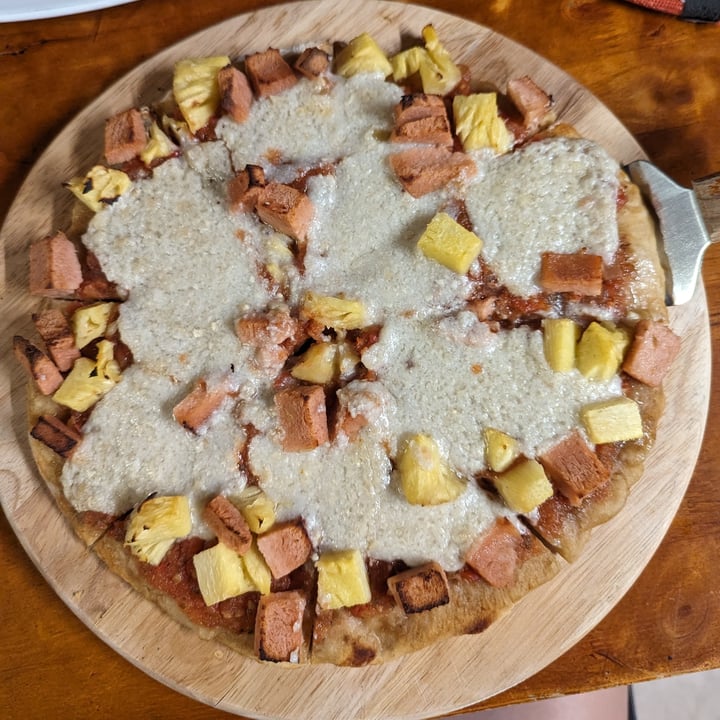 photo of Filthy Vegan Hawaiian Pizza shared by @resilientelephant48 on  16 May 2024 - review