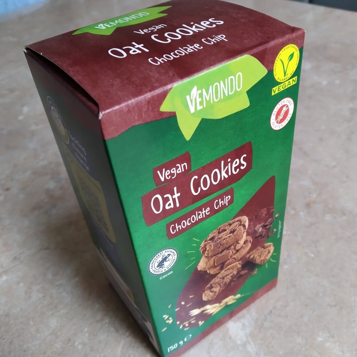 photo of Vemondo  vegan oat cookies chocolate chip shared by @srina-p on  09 Feb 2024 - review