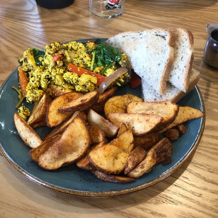 photo of Early Girl Eatery Vegan Tofu Scramble shared by @oscargogh on  24 Oct 2023 - review