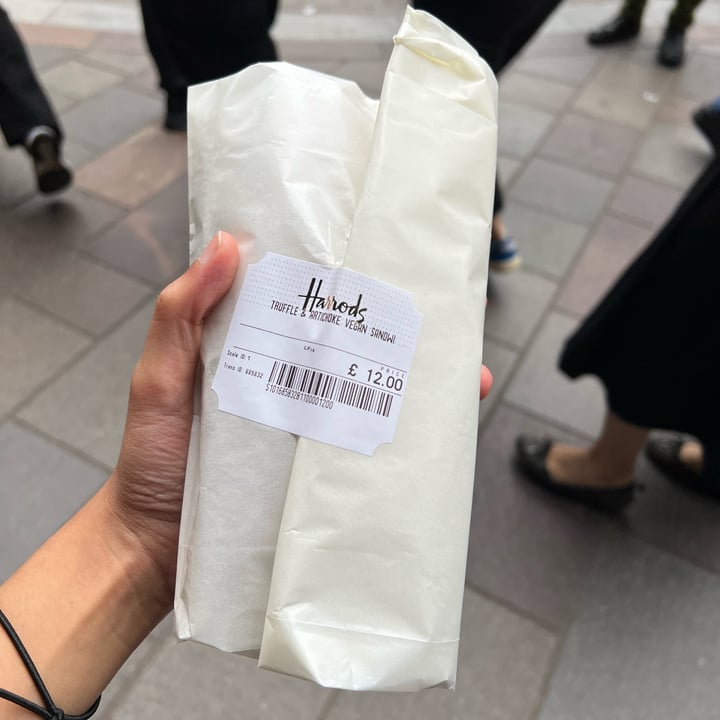 photo of Harrods Truffle and Artichoke Vegan Sandwich shared by @gingerbreadrhea on  30 Sep 2025 - review