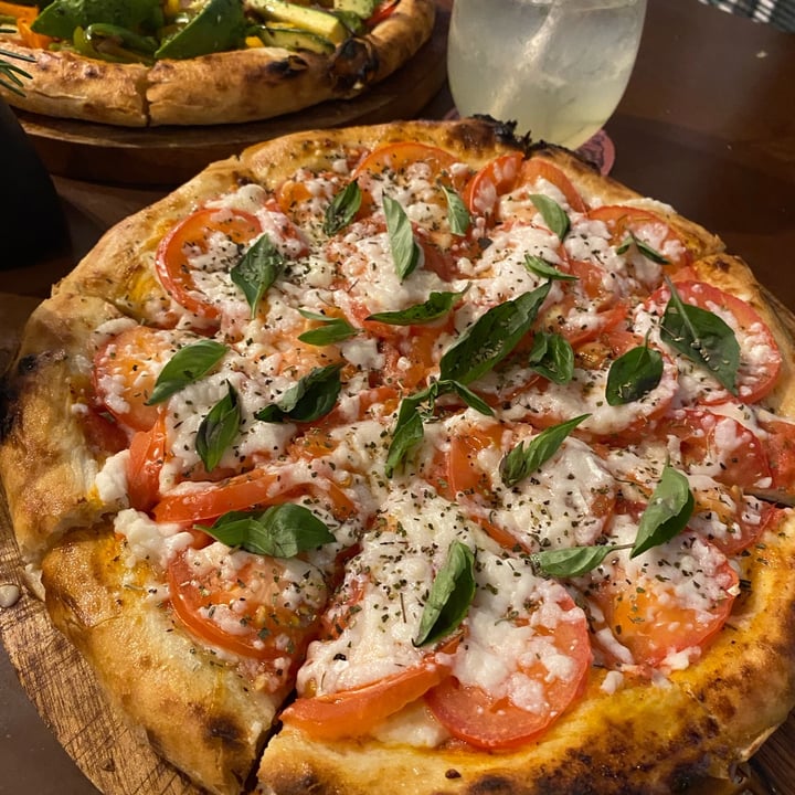 photo of Coral Vegan Pizza Primavera Caribeña shared by @andreabastien on  20 Aug 2023 - review