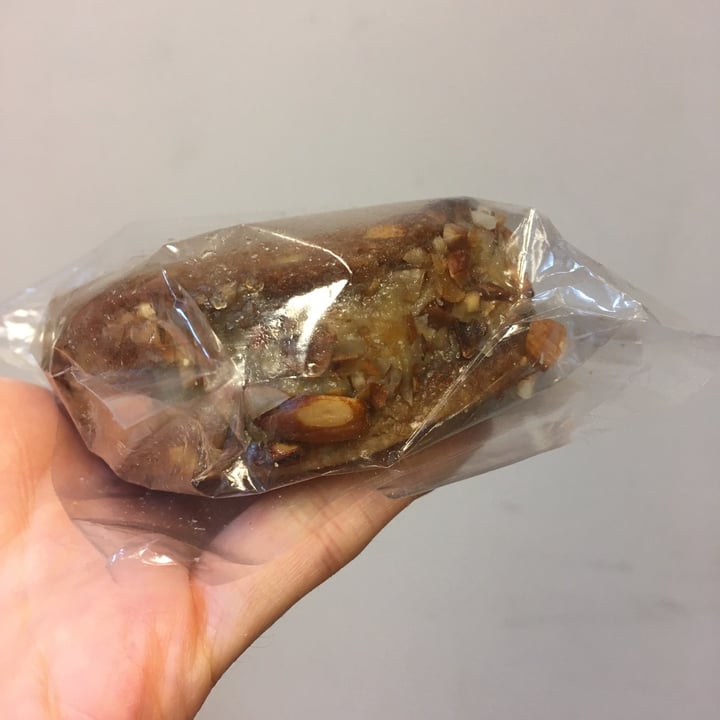 photo of Isla vegana Alfajor De Almendras Y Nueces shared by @lix on  27 Oct 2023 - review