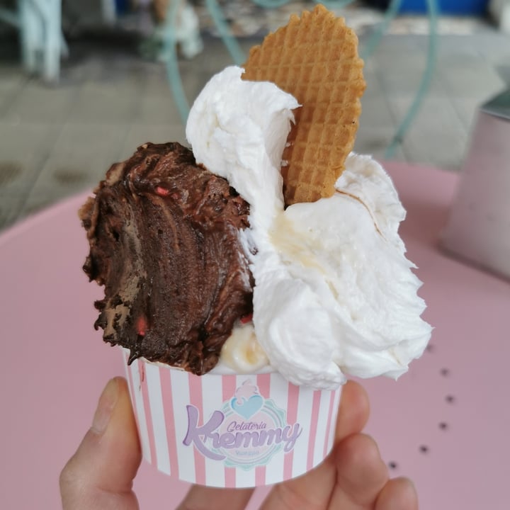 photo of gelateria Kremmy Gelato gusto yogurt variegato maracuja shared by @posataverde on  05 Feb 2024 - review
