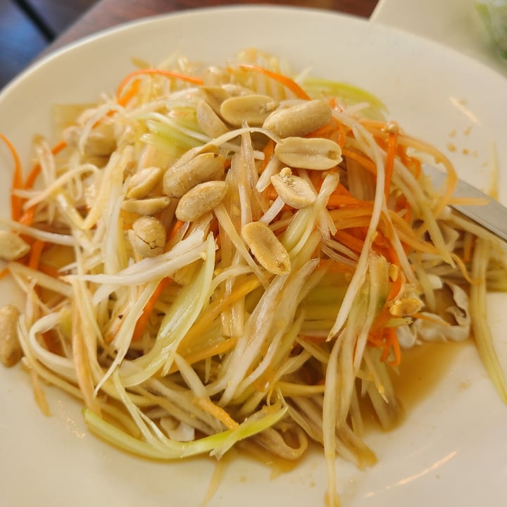 photo of Big Monster Sushi & Thai- LIHUE Papaya Salad shared by @sofihuasteca on  16 Oct 2024 - review