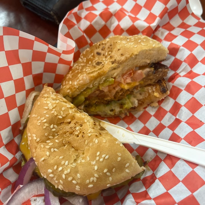 photo of Tree Hugger Kitchen Classic Cheez Burger shared by @emmamolteni on  25 Feb 2024 - review
