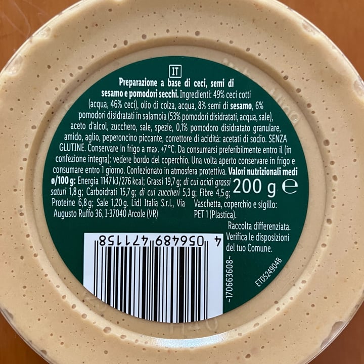 photo of Vemondo hummus con pomodori secchi shared by @giulz on  08 Feb 2025 - review