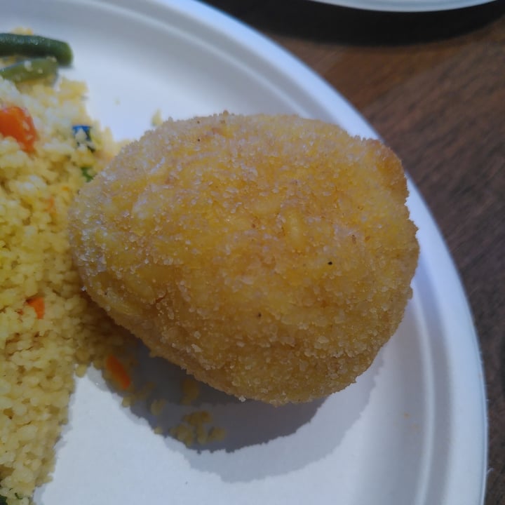 photo of Artisti del Vegetariano (Piazza Wagner) arancino zafferano shared by @merry-cherry-veg on  27 Apr 2024 - review
