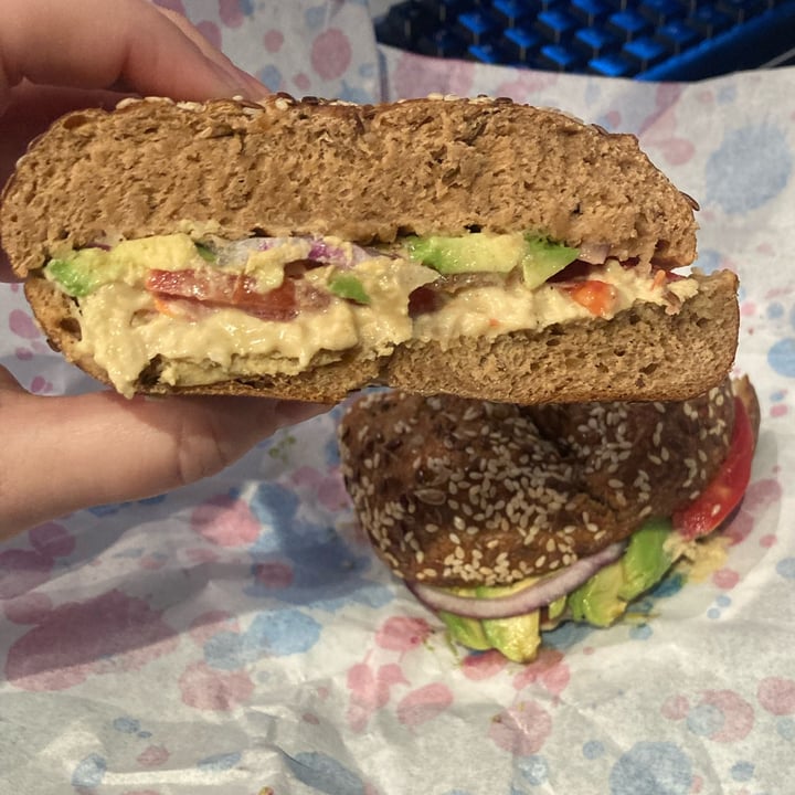 photo of okja café on Kloof Hummus, avo & tomato bagel 🥯 shared by @catherinews on  09 May 2024 - review