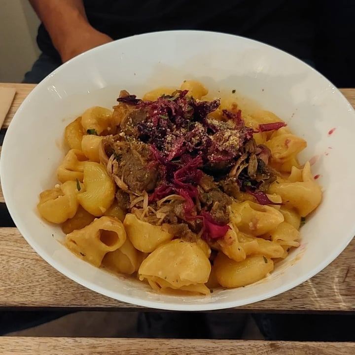 photo of Aujourd'hui Demain Mac'n'cheese Carnitas shared by @chiaraclaire on  03 Nov 2023 - review