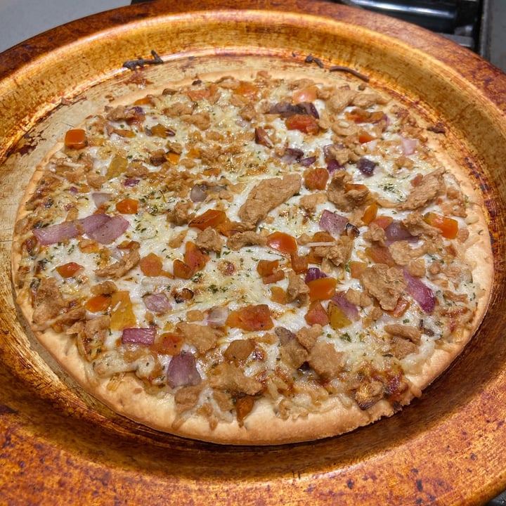 photo of Daiya Gluten Free Thin Crust Pizza BBQ Chicken Flavour shared by @veggie-meg on  21 Jan 2025 - review