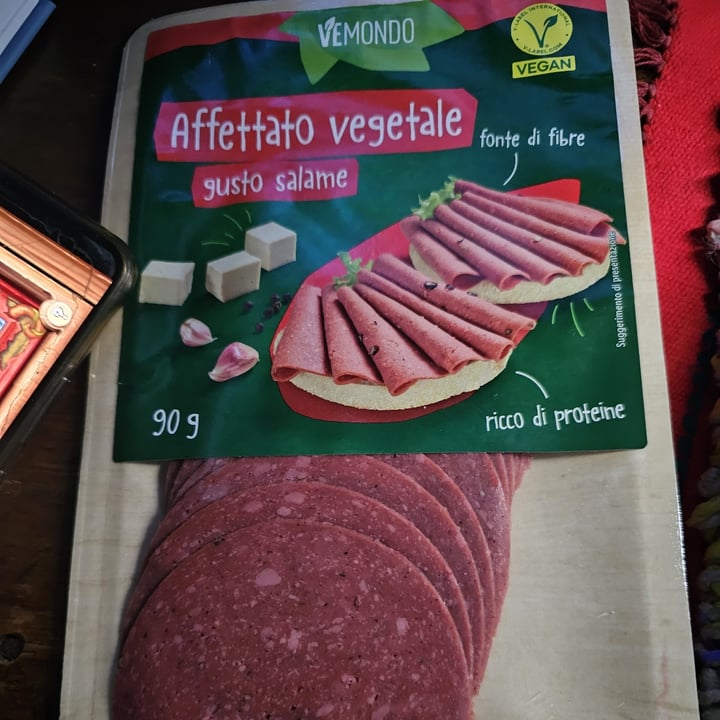 photo of Vemondo  Affettato vegetale gusto salame shared by @jinny on  14 Nov 2023 - review