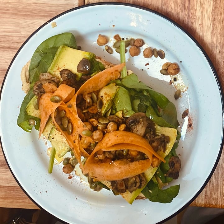 photo of Bandada Café tostón con hummus y topics shared by @orneherrera on  13 Aug 2025 - review
