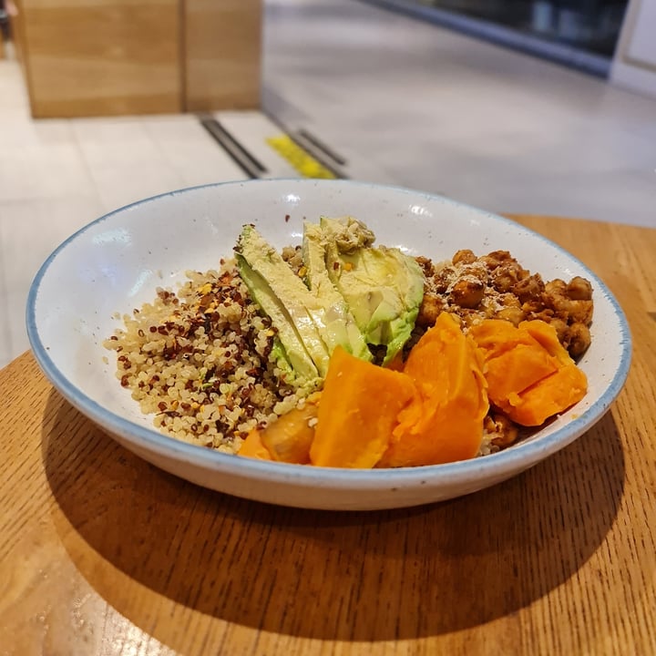Haakon Superfoods and Juice Orchard, Singapore Make Your Own Bowl