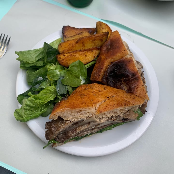 photo of Loreto Garden Bar Mushi sándwich shared by @sechague on  26 Aug 2025 - review
