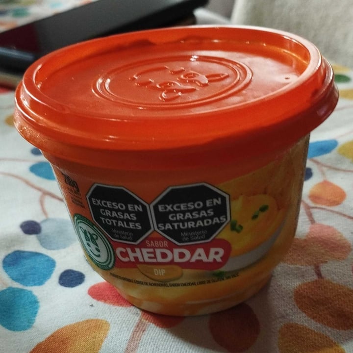 photo of Felices Las Vacas Untable de Almendras Sabor Cheddar shared by @luu1 on  06 Dec 2023 - review