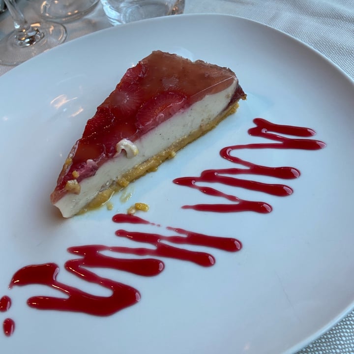 photo of Mezzaluna cheesecake alle fragole shared by @aledece on  19 Jun 2024 - review