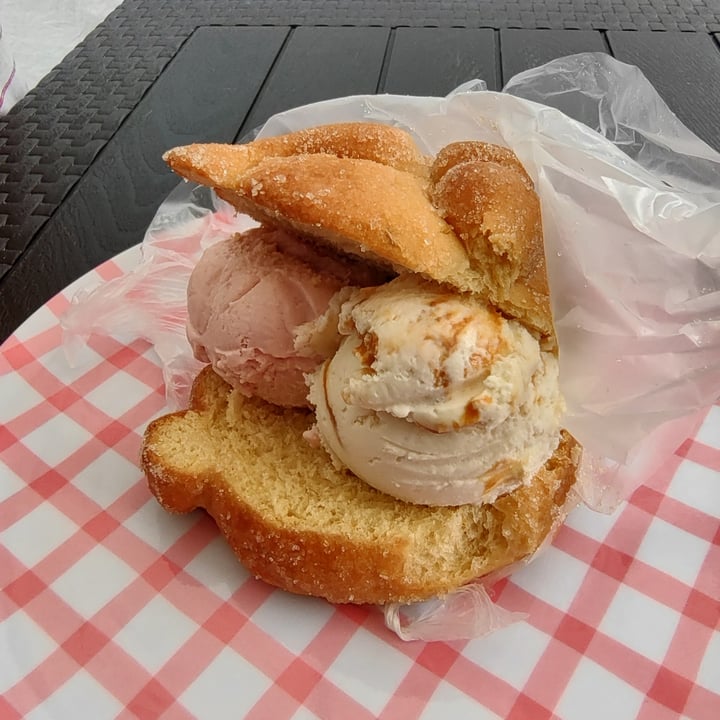 photo of La Michoacana es…Vegana! Pan con Helado shared by @fedo on  12 Nov 2024 - review