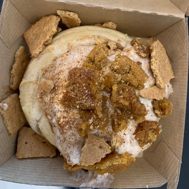 「Pumpkin Cheesecake Cinnamon Bun」の料理の写真