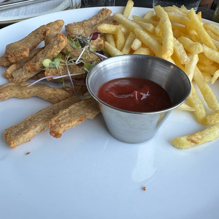 photo of Kaylee's Eatery nuggets and chips (Kids Menu) shared by @securemonkey88 on  15 Aug 2024 - review