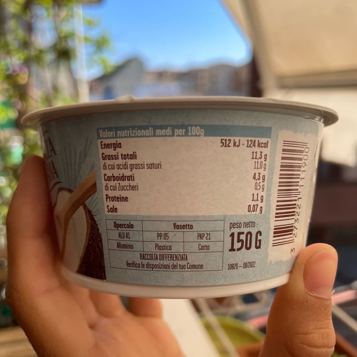 photo of Sojasun yogurt a base di cocco senza soia shared by @emmapecci on  25 Aug 2023 - review