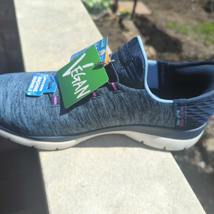 photo of Skechers Air Cooled Memory Foam Fade Out shared by @ang- on  19 May 2024 - review