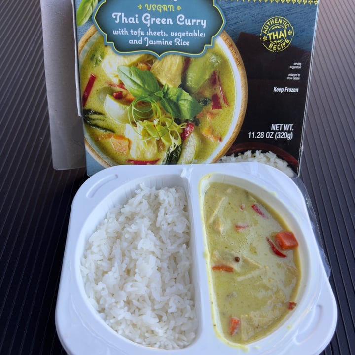 photo of Trader Joe's Thai Green Curry with tofu sheets, vegetables and Jasmine Rice shared by @berryveganplanet on  17 Dec 2023 - review