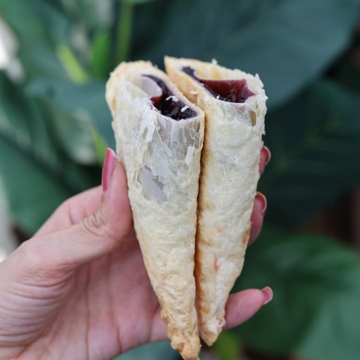 photo of Baker Benji's Vegan Blueberry Turnovers shared by @lizmaselli on  18 Apr 2024 - review