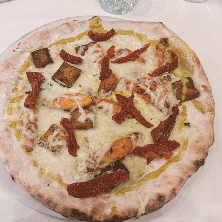 photo of Al Bivio degli Artisti Pizza Asparagi Vegan shared by @aribes on  13 Apr 2024 - review