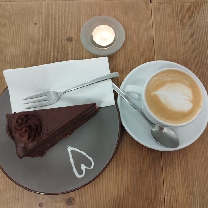 photo of MyRaw Café Raw Vegan Chocolate Cake shared by @sveva88 on  28 Dec 2023 - review