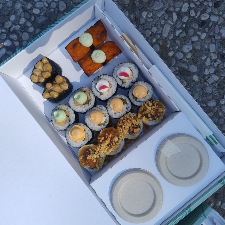 photo of EssenzaSushi Box Medium Protein 16 Pezzi shared by @vanessaaa on  22 Sep 2025 - review