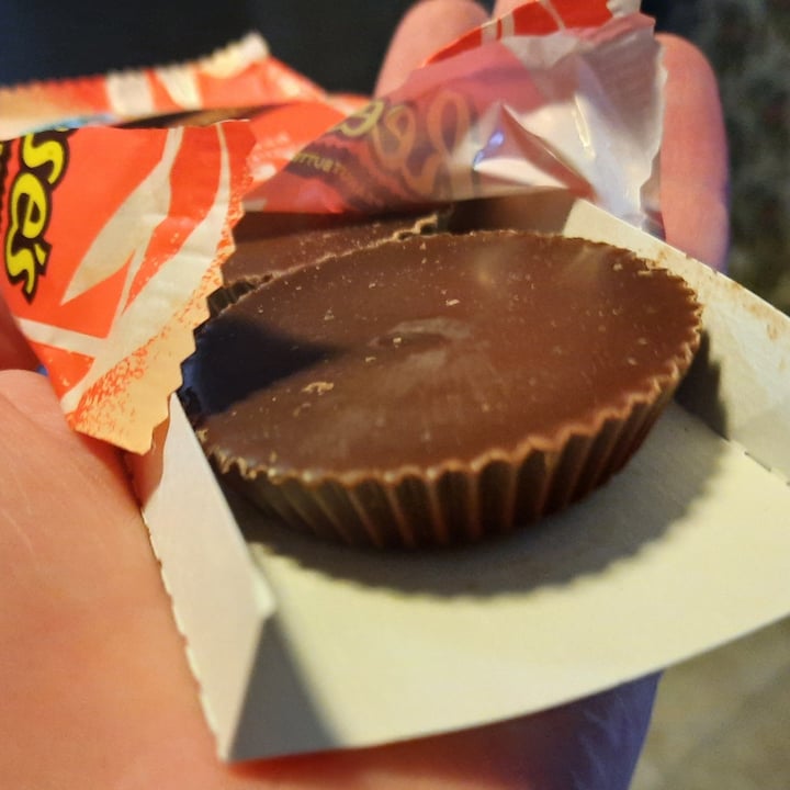 photo of Reese's Plant Based Peanut Butter Cups shared by @anonvegan on  04 Sep 2023 - review