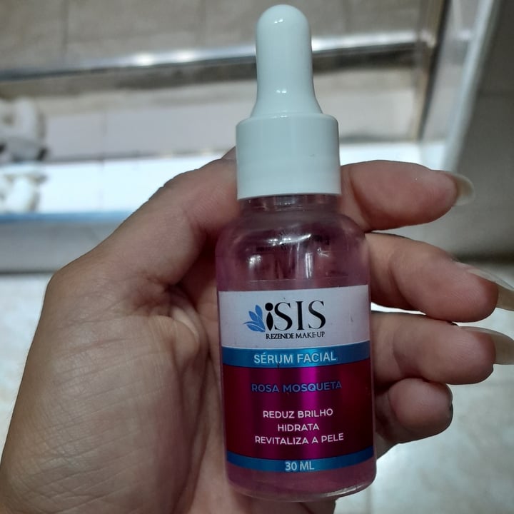 photo of Isis Rezende Make-up Sérum Facial Rosa Mosqueta shared by @arianev3g on  25 Jan 2024 - review