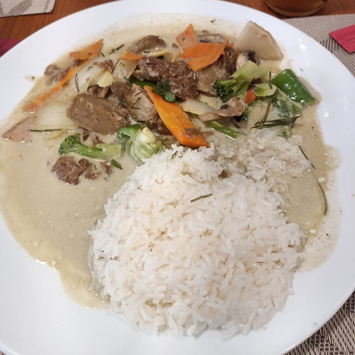 photo of Sawadika Curry thailandés con pato vegano shared by @tanialba on  12 Sep 2025 - review