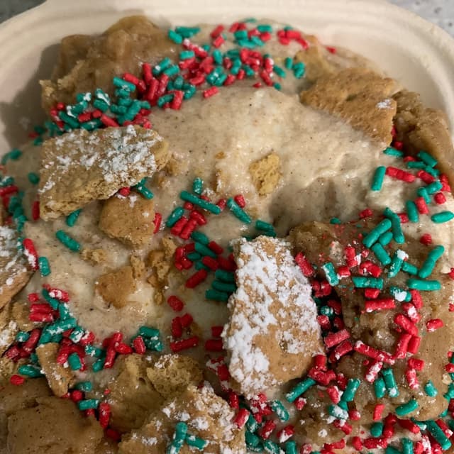 「Gingerbread House Roll」の料理の写真
