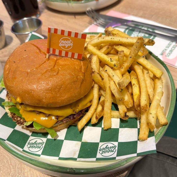 photo of Neat Burger Milano | Merlata Bloom Smash Burger shared by @mykemical on  20 Apr 2024 - review