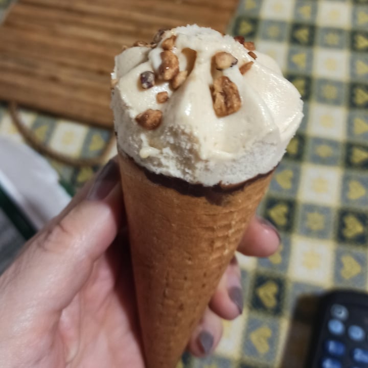 photo of Vemondo vegan waffle cones caramel shared by @metalcricia on  06 Mar 2024 - review