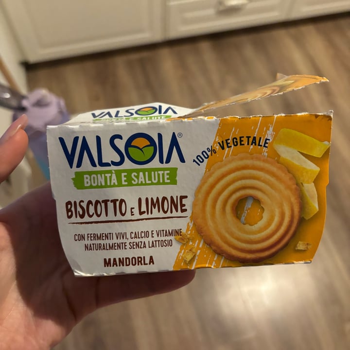 photo of Valsoia yogurt biscotto e limone shared by @divina on  16 Feb 2024 - review