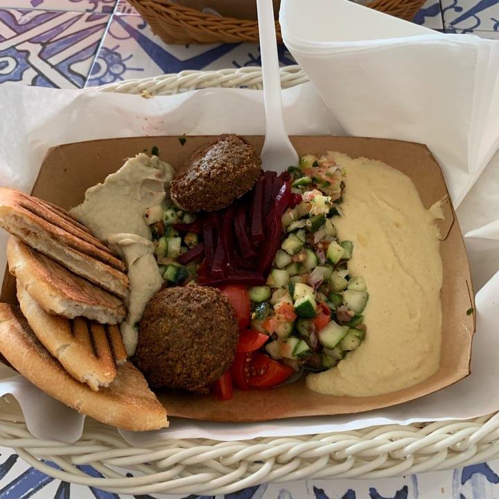photo of NUN Taste of Middle East Piatto vegan con pita shared by @martinazurli on  25 Dec 2023 - review