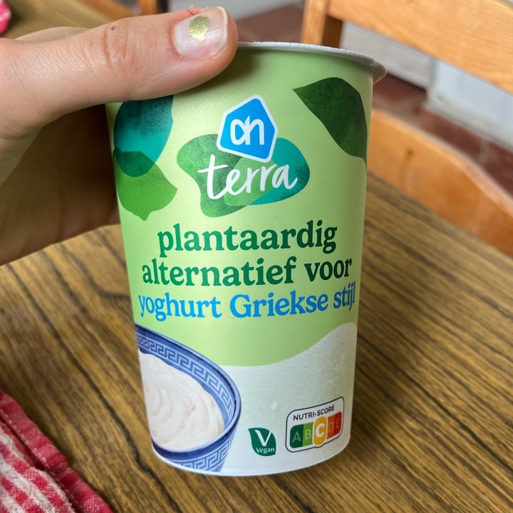 photo of AH terra Plantaardige Alternatief Voor Yoghurt Griekse stijl shared by @alessiatal on  04 May 2024 - review