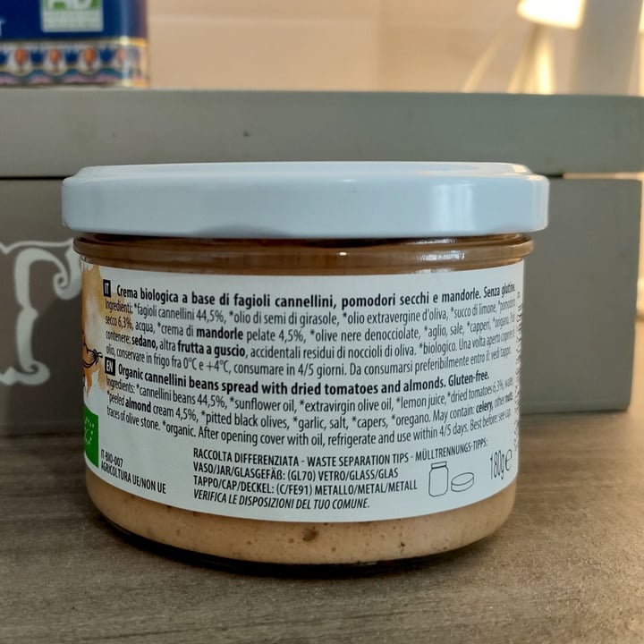 photo of Il Nutrimento hummus mediterraneo con cannellini shared by @irene80 on  09 Oct 2025 - review