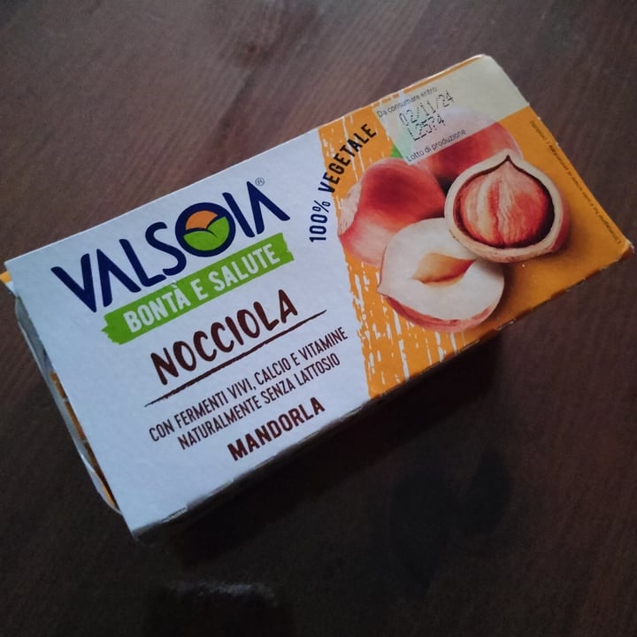 photo of Valsoia yogurt mandorla gusto nocciola shared by @bloodymaryai on  14 Oct 2024 - review