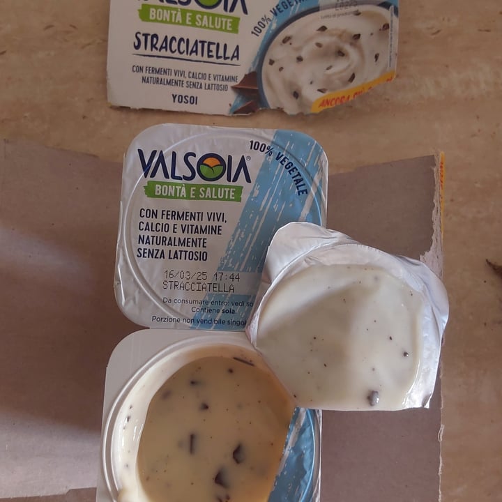 photo of Valsoia yogurt stracciatella shared by @suinonero on  14 Mar 2025 - review