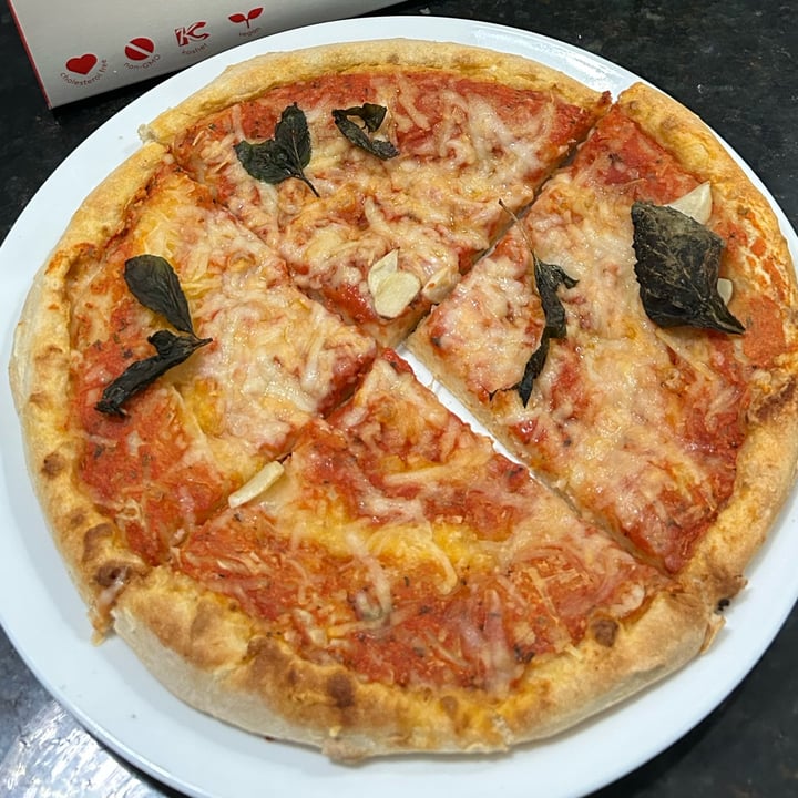 photo of Blackbird Foods Hand-tossed Pizza Margherita shared by @natsveganfood on  28 Apr 2024 - review