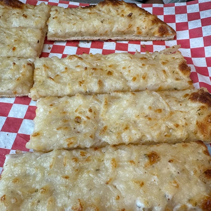 photo of Pizza Twist Cheesy Breadsticks shared by @iloveteady on  20 Jun 2024 - review
