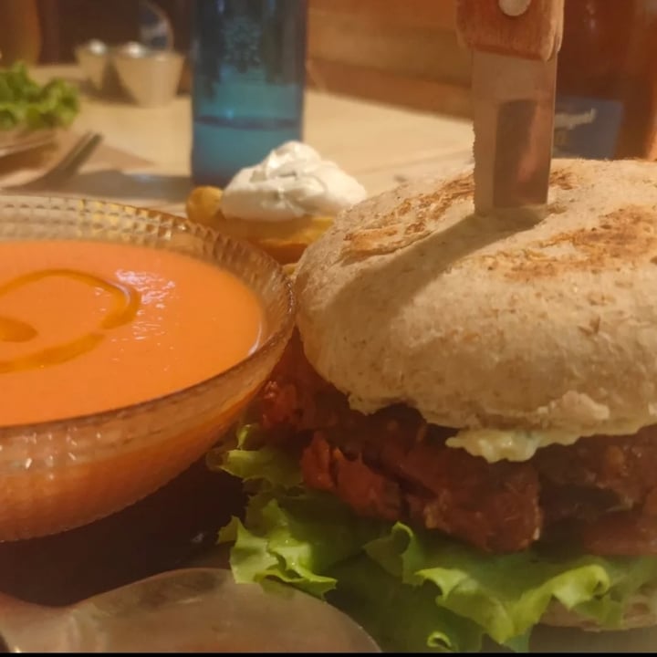 photo of Viva Burger Burger Queen shared by @bitauniverse on  22 Sep 2025 - review