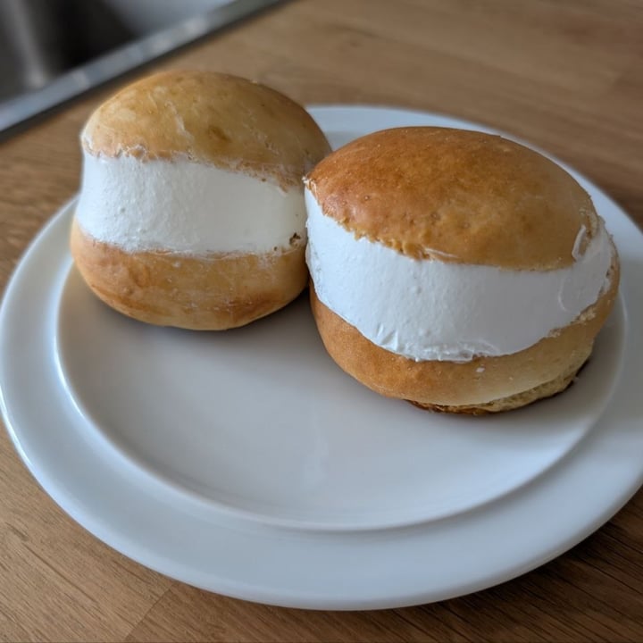 photo of La Bottega di Mirtilla Maritozzi vegan shared by @giovannieugenio on  09 Mar 2025 - review
