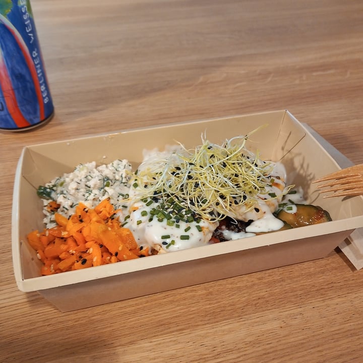 photo of Veg Machine Tšik'n salad shared by @chalchihut on  22 Sep 2024 - review